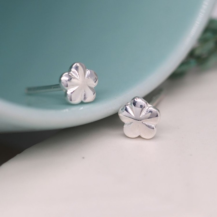 Pom Tiny sterling silver simple flower stud earrings