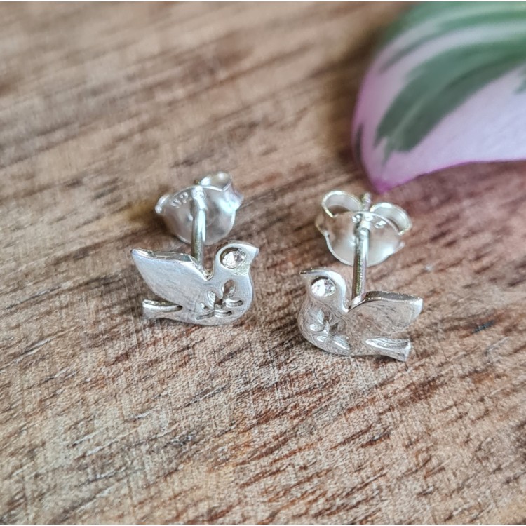 Pom Winged dove stud earring 